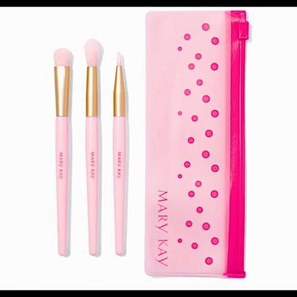 Mary Kay Other - 🆕🦋3/25$MARY KAY MINI ESSENTIAL BRUSH SET 3BRUSH
